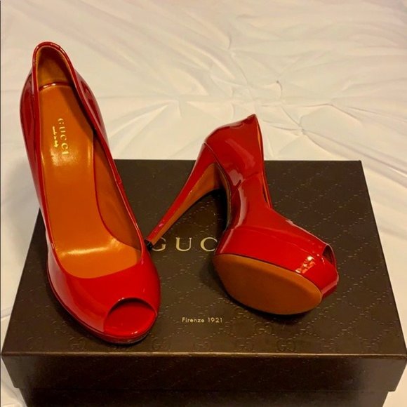Gucci Shoes - GUCCI Betty Platform Pump high heel shoes in Vernice Crystal New Raspberry